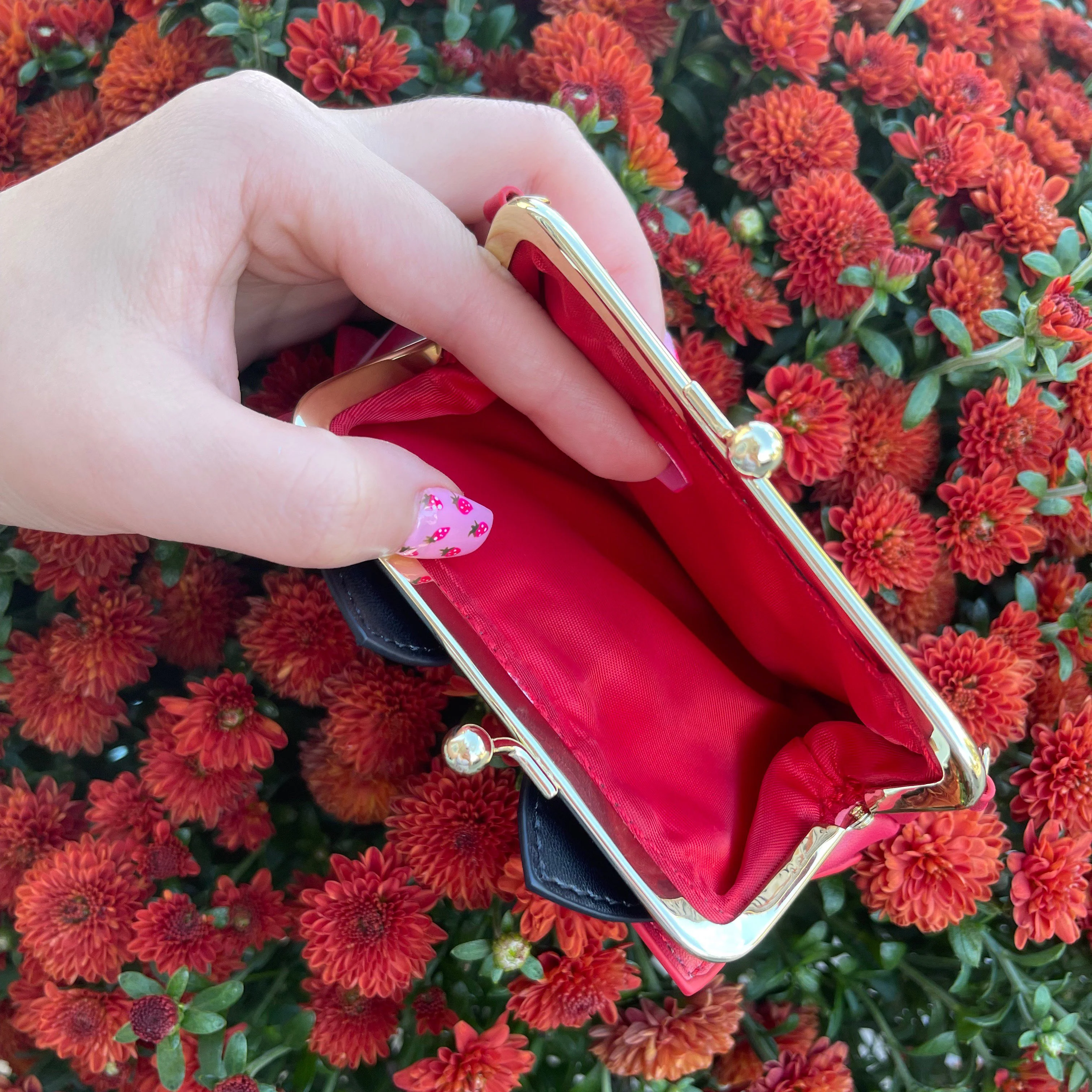 Ichigo Present Bow Coin Purse with Kisslock Opening - Image 3