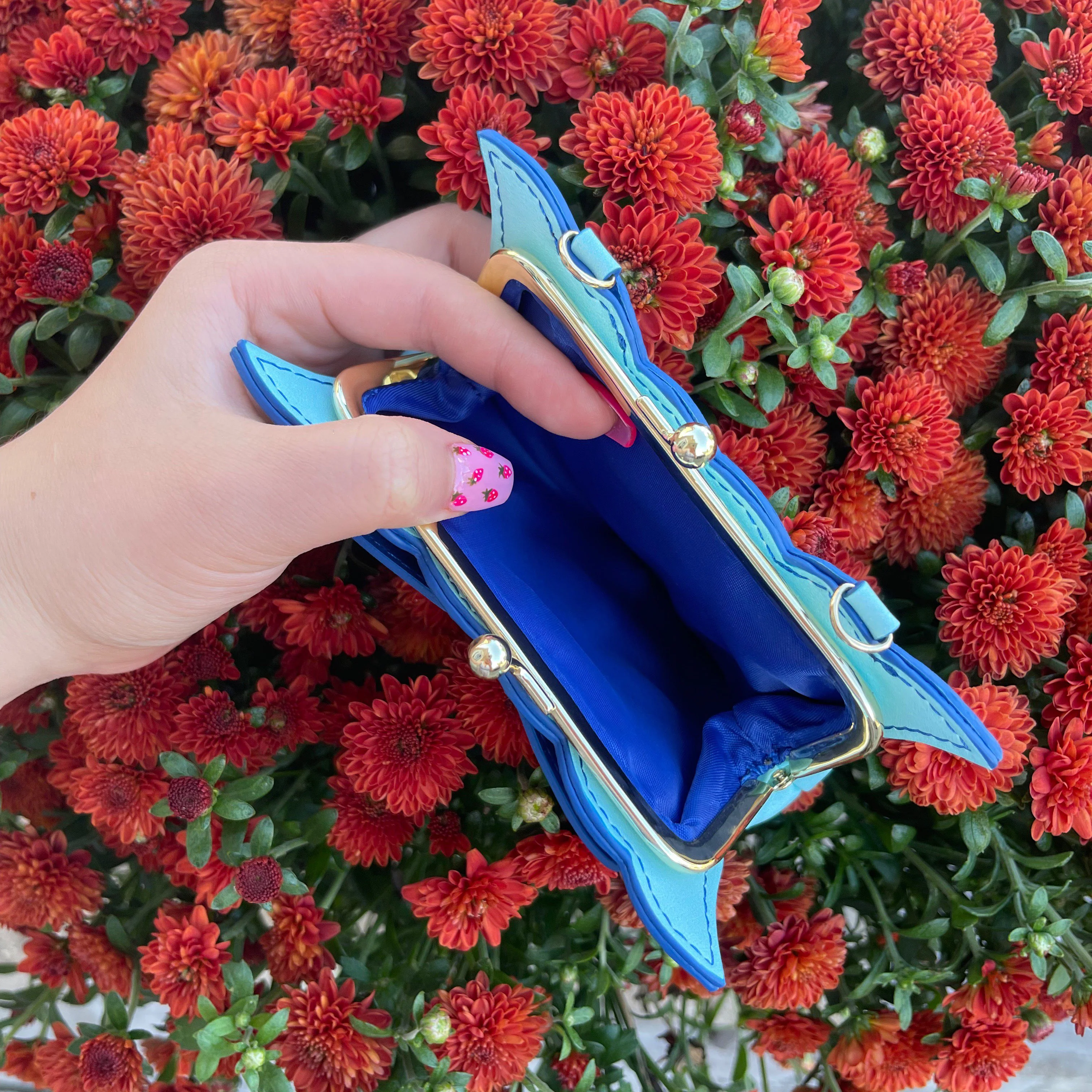 Minto Aqua Coin Purse with Kisslock Opening - Image 3